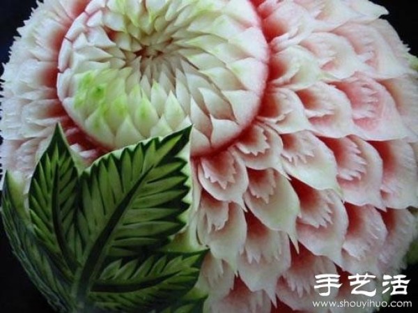 Exquisite peony watermelon carvings