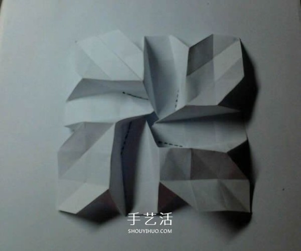 Illustration of folding method of beautiful four-cornered rose transformed from Fukuyama rose