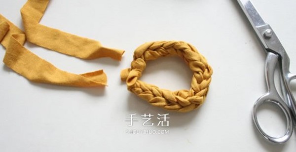 How to weave a bracelet from an old T-shirt, a rough-style mens bracelet DIY