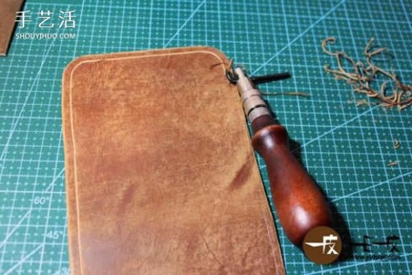 Handmade leather key bag making tutorial DIY key bag tutorial illustration