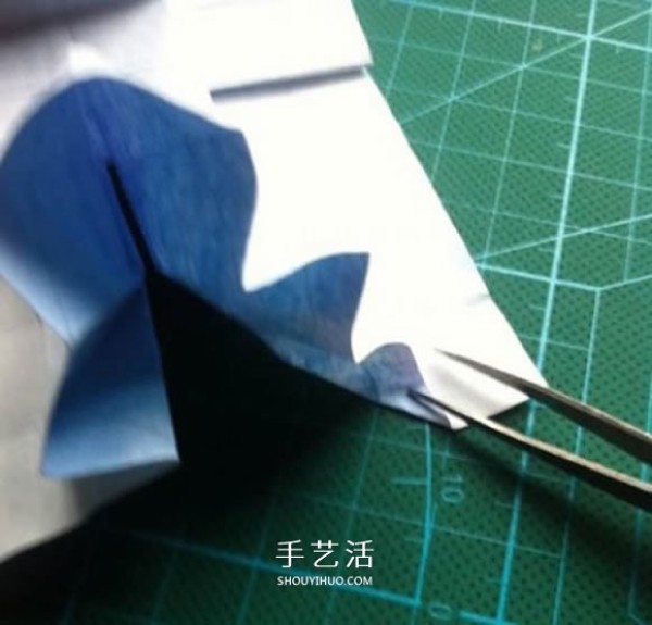 Naoyuki Tanitas origami tutorial, illustrations of how to fold a cute tissue box