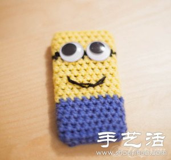 Handmade minion mobile phone case with woolen + crochet