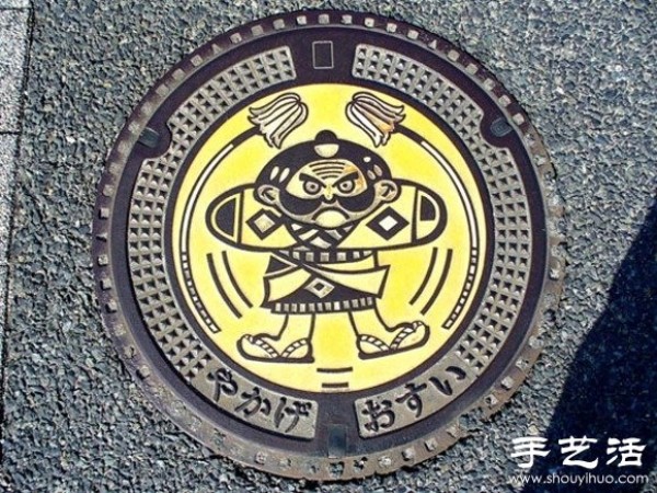 Japanese street creative manhole cover DIY design