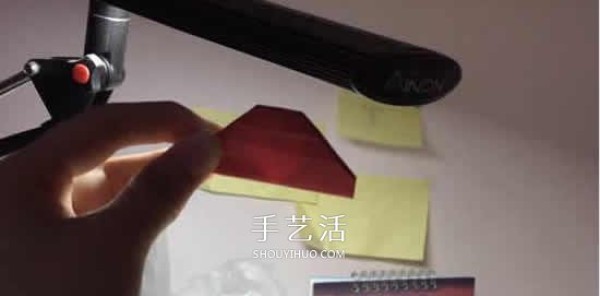 Romantic little secret! Illustration of transparent heart origami that can only be discovered by facing the light