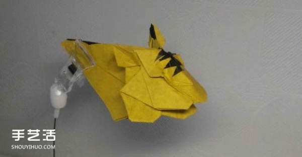 Nakamura Kaedoras origami tutorial with detailed origami illustrations of a three-dimensional tiger