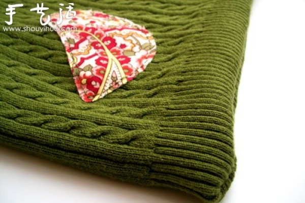 Old sweaters transformed into beautiful DIY handbags