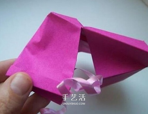 Simple shoe folding method illustrates how to fold womens paper shoes