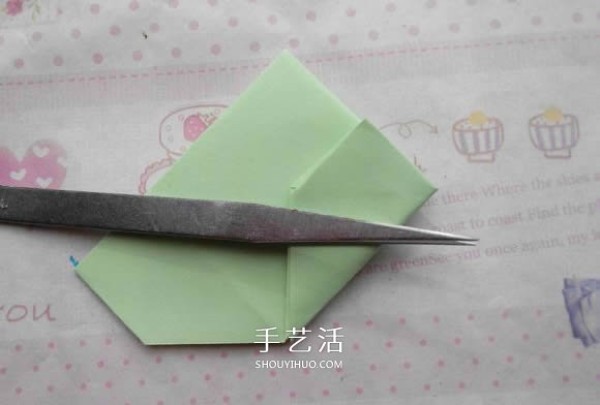 A tutorial on how to fold a diamond rose and a tutorial on how to fold a diamond rose