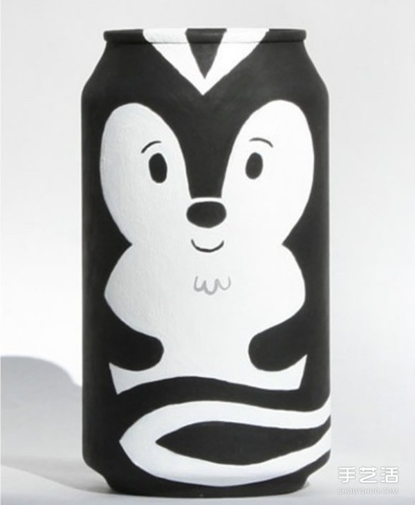 Cartoon bottle hand-drawn pictures and little creativity can turn waste into treasure