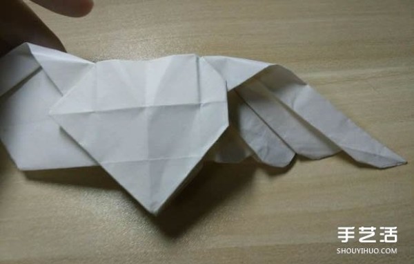 Flying origami heart with steps to fold a heart-shaped with wings