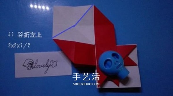 The origami method of a bell illustrates the folding steps of a complex origami bell