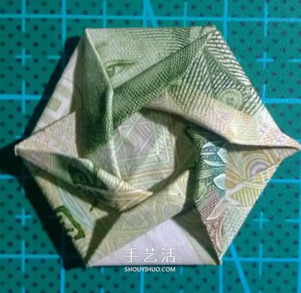 Illustration of the folding method of the hexagonal badge, origami hexagonal badge with one yuan bill