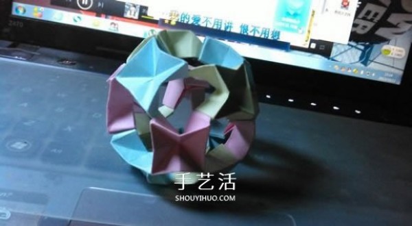 How to fold hollowed out paper bouquets, illustrated with simple folding methods of handmade bouquets