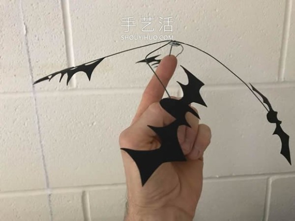 Illustrated tutorial on how to make your own Halloween bat projection device