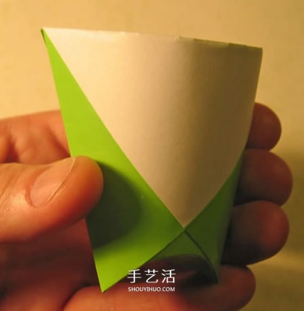 A simple ashtray folding method and an origami ashtray picture tutorial