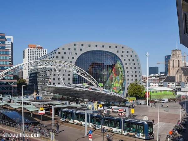 The Dutch MARKET HALL design that integrates market and residence