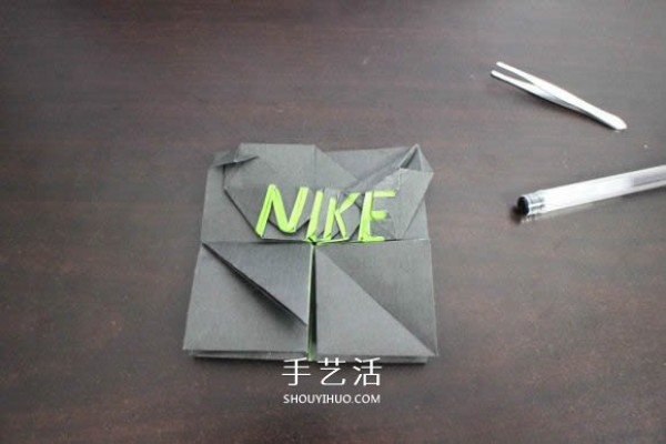 Illustrations of how to fold the NIKE logo using the origami method