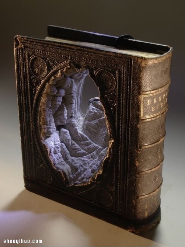 Paper Sculpture: Use old book waste to carve exquisite handmade art