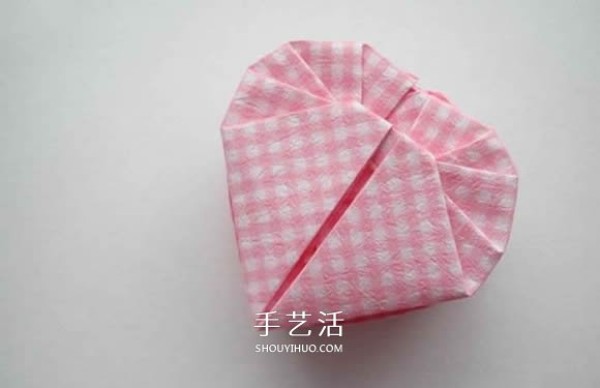 How to fold a love box and how to fold a heart-shaped carton with a lid and the steps Illustrations