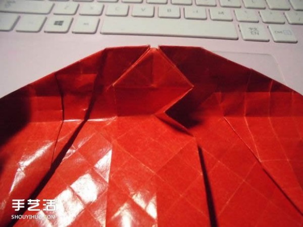 Kissing FishIllustration of origami heart folding process