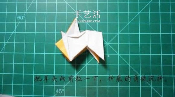 A realistic goat origami method, an origami three-dimensional goat illustration