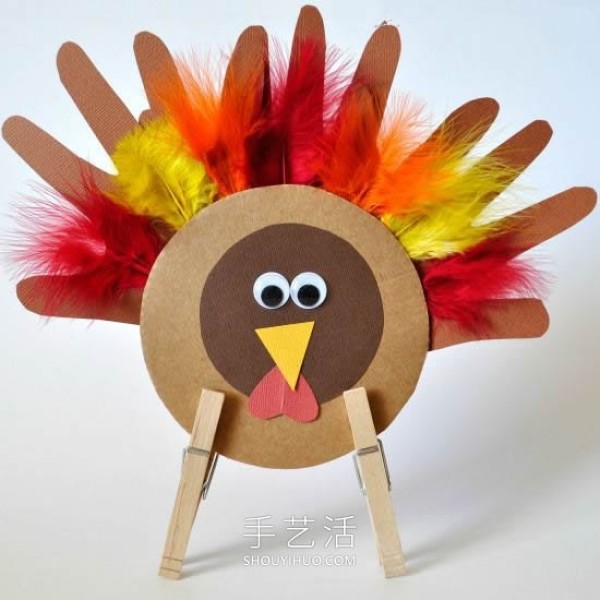 Tutorial on how to make a handmade Thanksgiving cardboard turkey for kindergarten