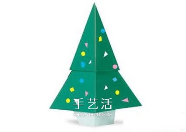 Using a piece of paper to fold a Christmas tree, a tutorial on how to fold a Christmas tree for kids