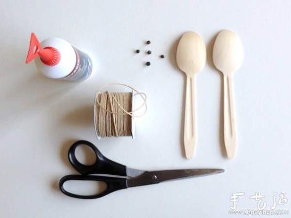 Disposable spoon waste is used to make DIY insect toys