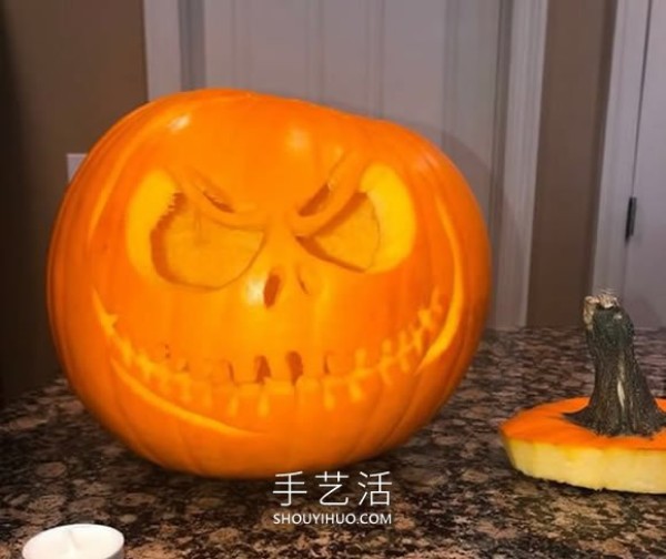 Illustrated tutorial on how to carve homemade Halloween pumpkin lanterns