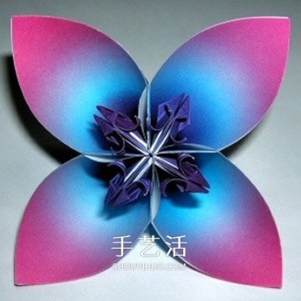 Illustration of the origami method of six four-petal flowers combined into beautiful flower balls