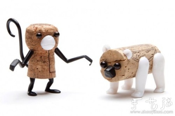 DIY animal dolls with red wine bottle stoppers