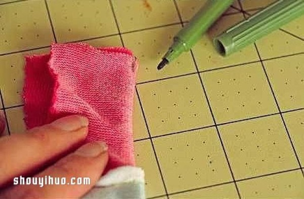 Use old socks to make dolls and DIY cute snake toys for children