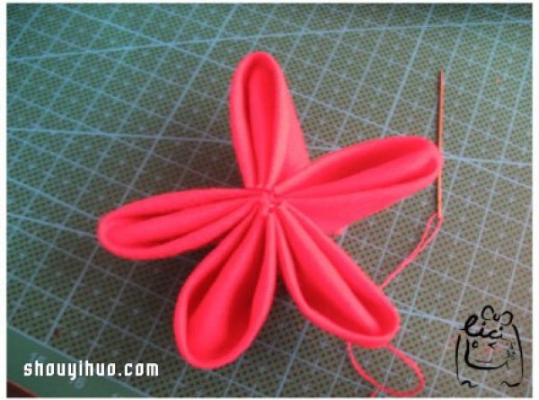 DIY illustrated tutorial on the production method of handmade fabric cherry blossom brooch