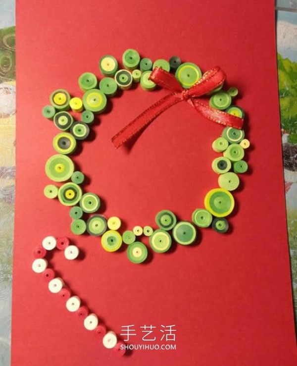 Tutorial on how to make handmade Christmas garland greeting cards from quilled paper