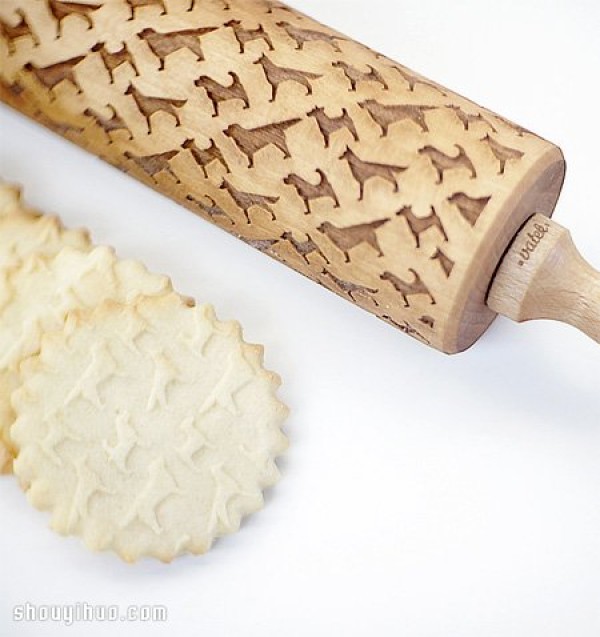 The cute rolling pin design puts the biscuits in various clothes!