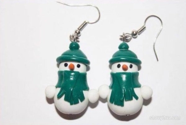 Illustrated tutorial on how to make DIY clay snowman pendant