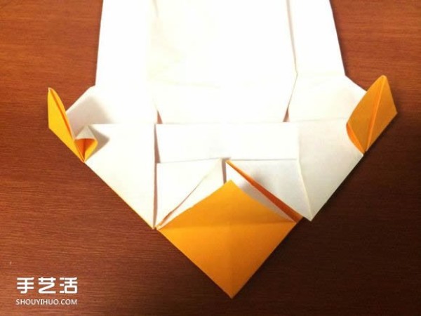 Tutorial on how to fold a sports car, tutorial with origami on a sports car, with illustrations