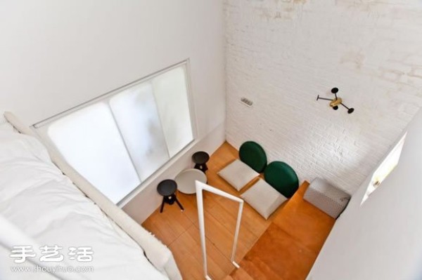 The worlds smallest house is fully-furnished with a 5-square-foot house decorated