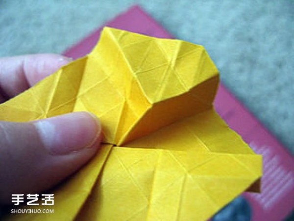 Folding a complex rose with illustrations and steps of folding a rose