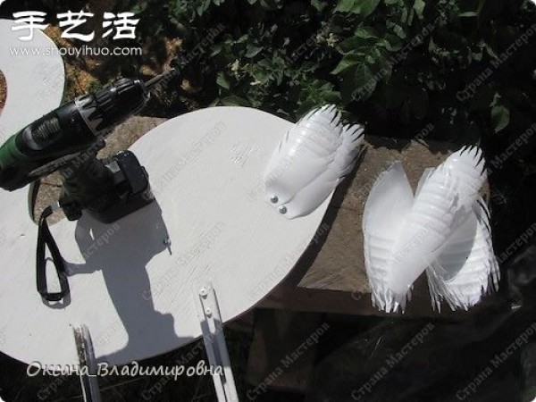 Use milk bottle waste to make DIY handmade toy swans