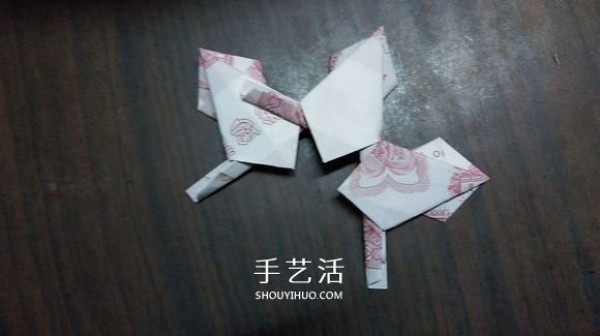 The origami method of the five-petal lotus illustrates the steps of folding the five-petal lotus with paper money