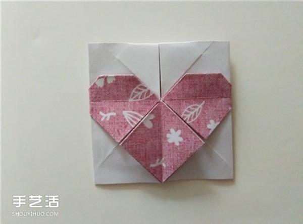 Illustration of the origami method of playing card diamonds and hearts