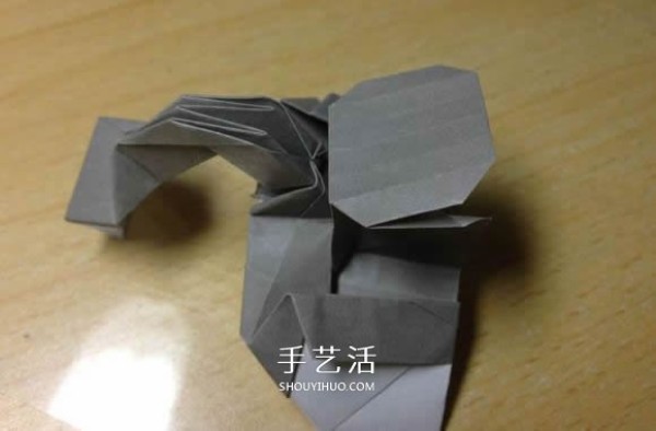 The origami method of an excavator illustrates the folding process of a manual excavator