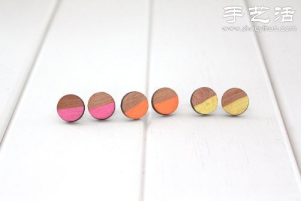 Fresh and cute jewelry made from pure wood handmade