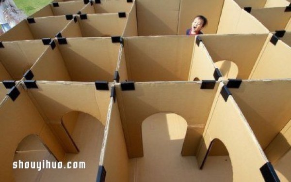 Use cardboard boxes to DIY childrens favorite toys