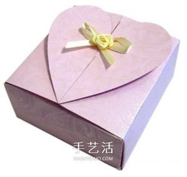 How to fold a Valentines Day gift box with a heart-shaped packaging box origami illustration