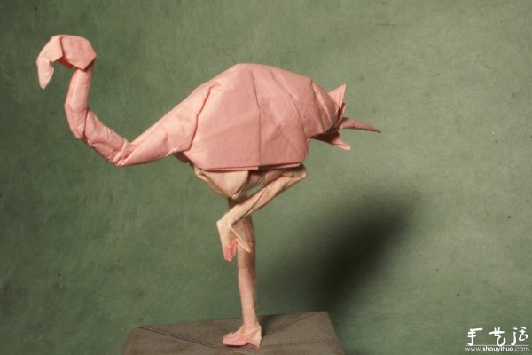 Appreciation of realistic hand-made animal origami works