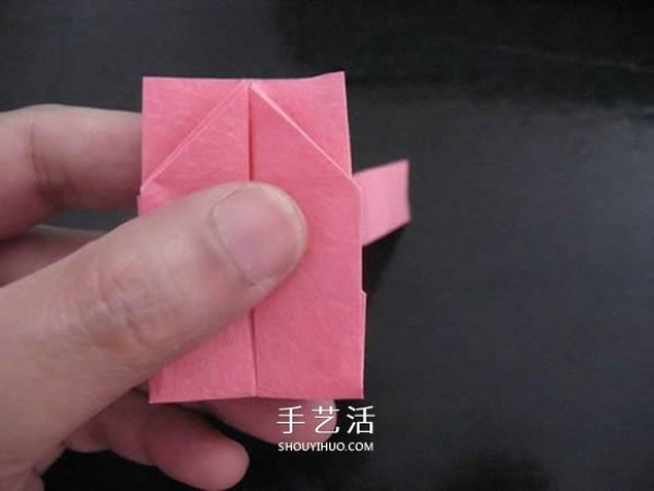 Giving a small gift to your first love! Illustration of how to fold an origami rose ring