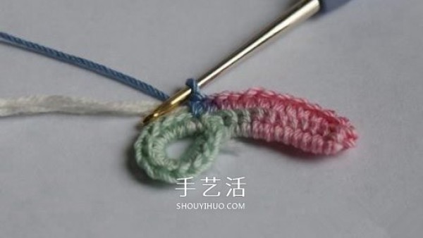 Illustration of how to crochet multicolored chrysanthemums. How to crochet unitary chrysanthemums.法