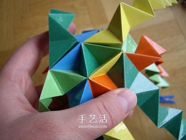 The steps of folding a paper ball and the picture of the detailed steps of origami balls